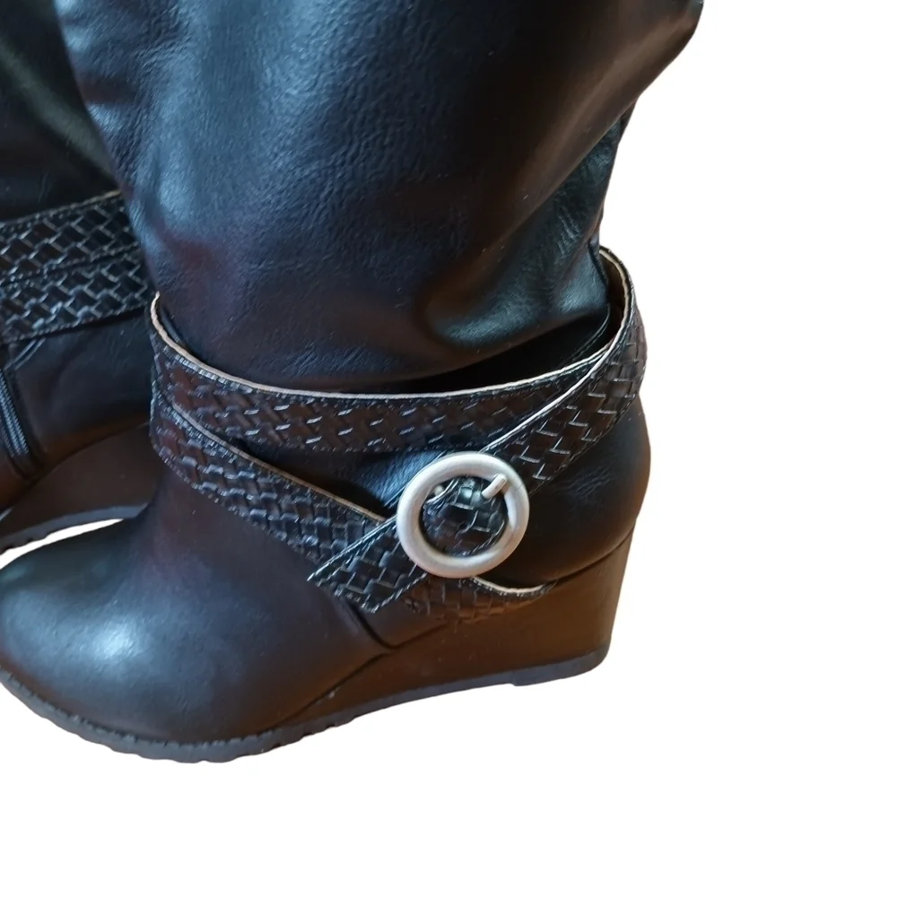 Super cute Wedge Riding Boots EUC size 6